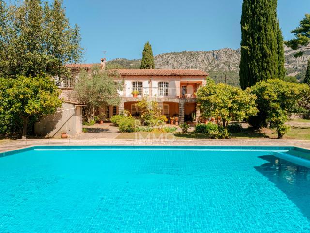 Maison 6 pièces 250 m²