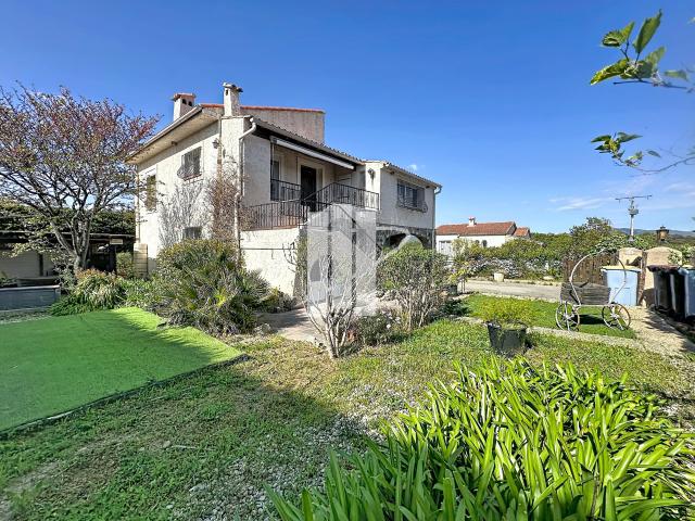 Maison 6 pièces 184 m²