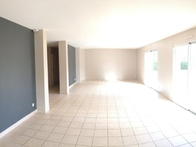 Maison 6 pièces, 187 m² à louer à Montanay 69250