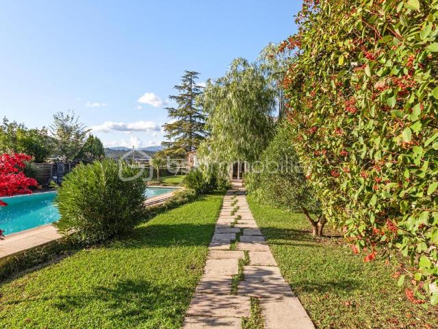 Maison 6 pièces 180 m²