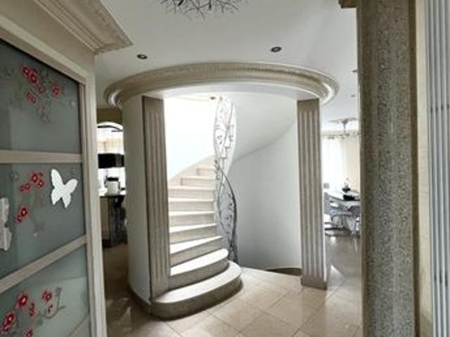 Maison 6 pièces 180 m²