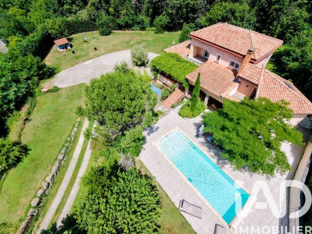 Maison 6 pièces 180 m²