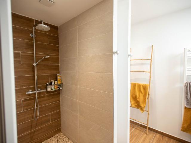 Maison 6 pièces, 180 m² à louer à Villieu Loyes Mollon 01800