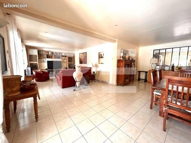 Maison 6 pièces 182 m²