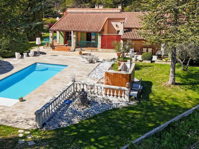Maison 6 pièces 183 m²
