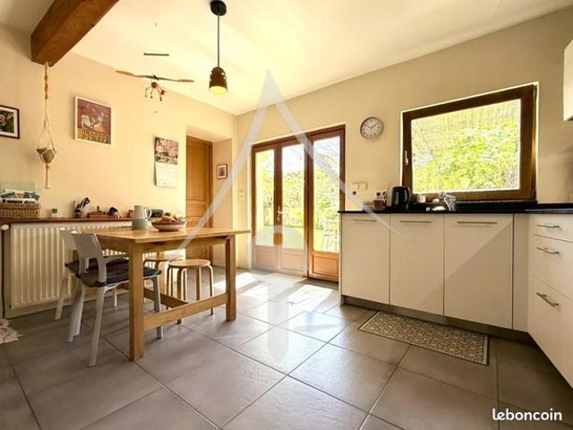 Maison 7 pièces 196 m²