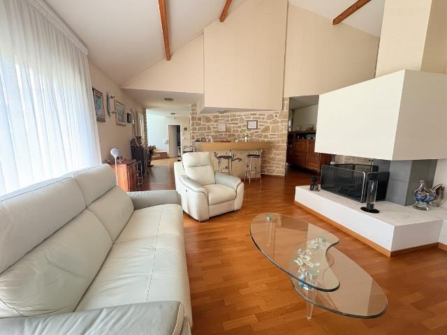 Maison 6 pièces 194 m²