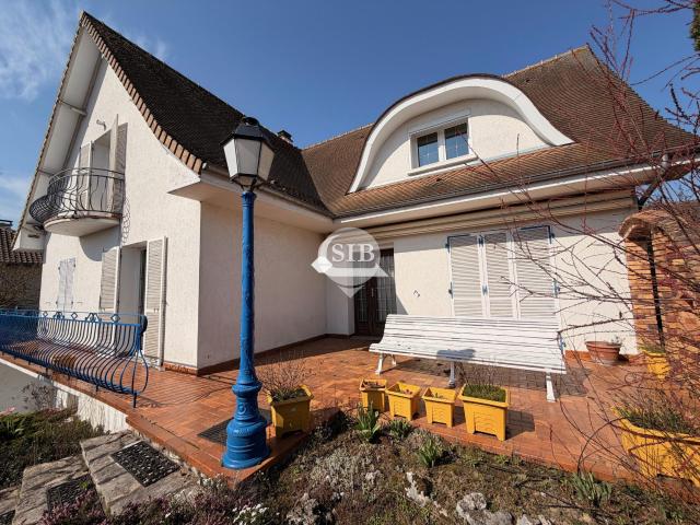 Maison 6 pièces 195 m²