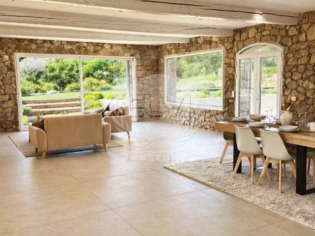 Maison 6 pièces 195 m²