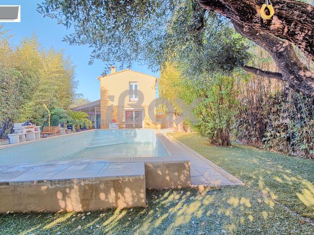 Maison 6 pièces 195 m²