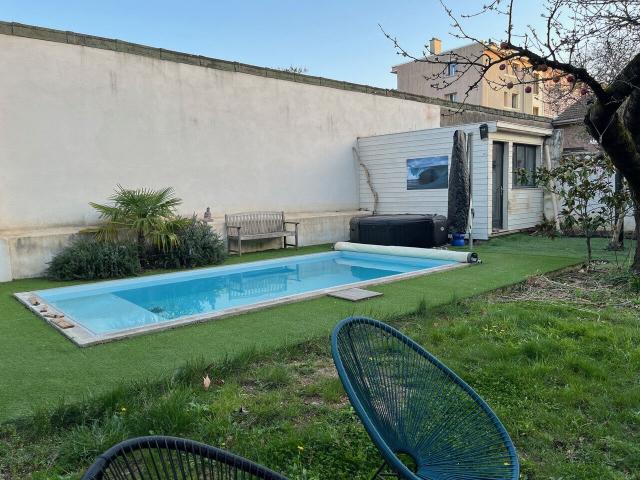 Maison 6 pièces, 195 m² à louer à Lyon 8 69008