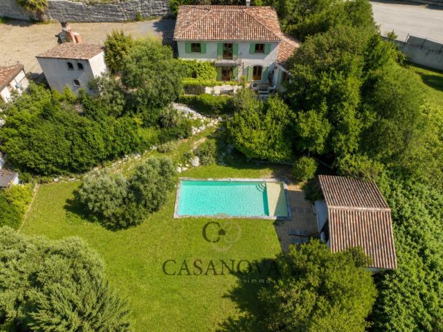 Maison 6 pièces 196 m²