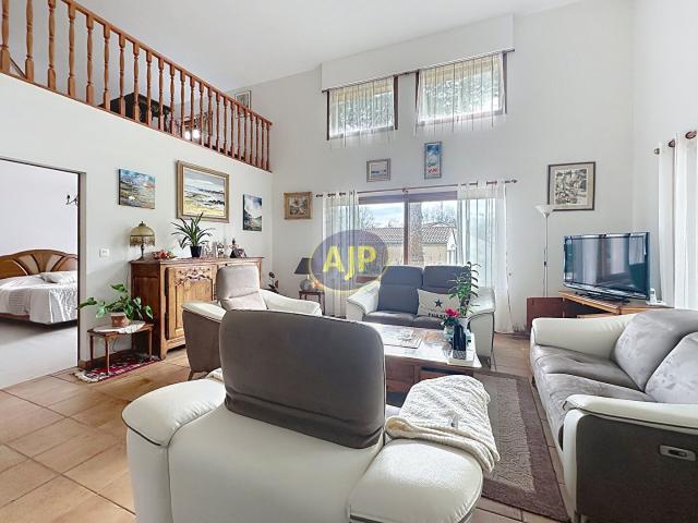 Maison 6 pièces 196 m²