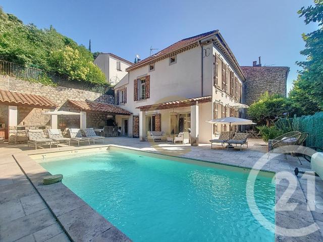 Maison 6 pièces 196 m²