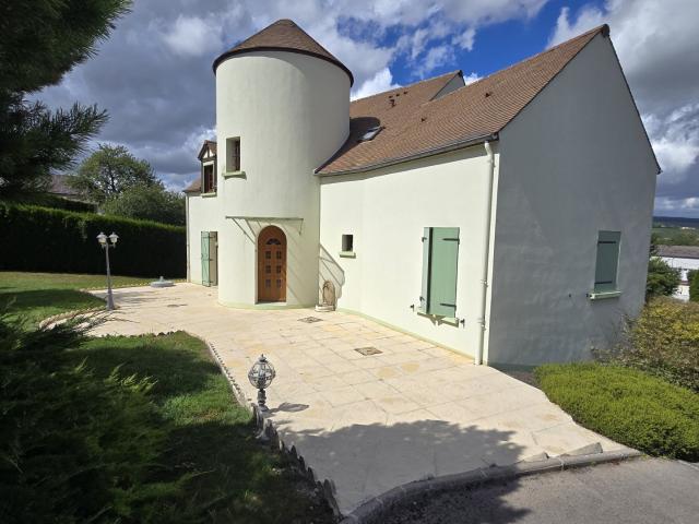 Maison 6 pièces 196 m²