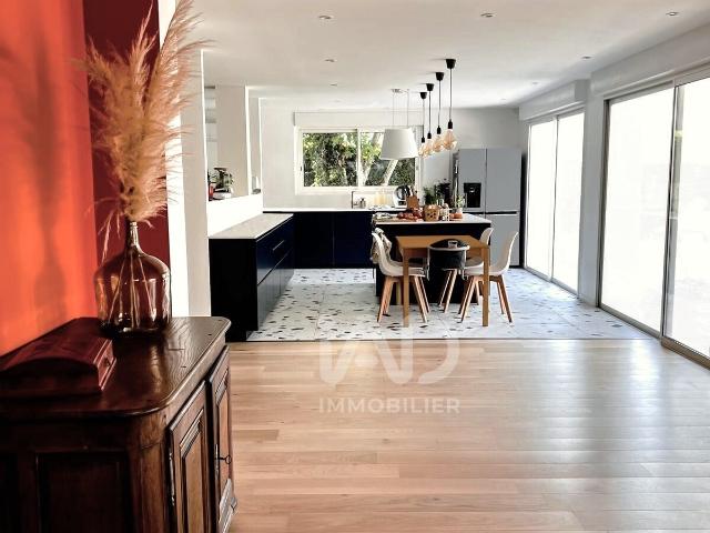 Maison 6 pièces 196 m²