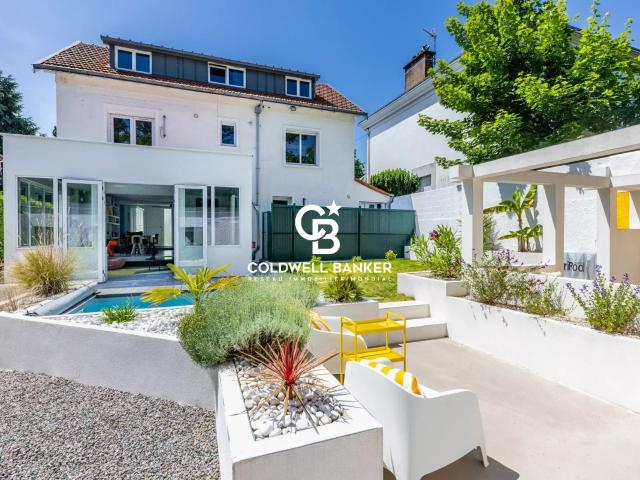 Maison 6 pièces 196 m²