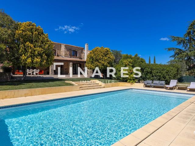 Maison 6 pièces 198 m²