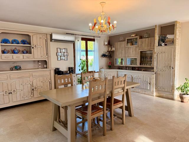 Maison 6 pièces 198 m²