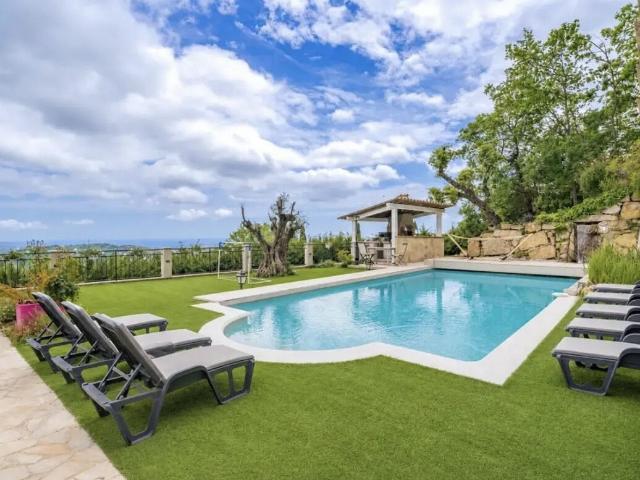Maison 6 pièces, 190 m² à louer à Le Bar sur Loup 06620