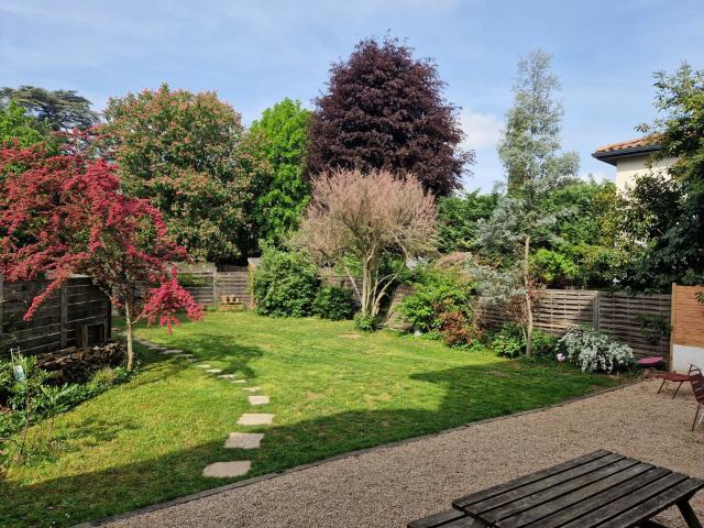 Maison 6 pièces, 192 m² à louer à Écully 69130