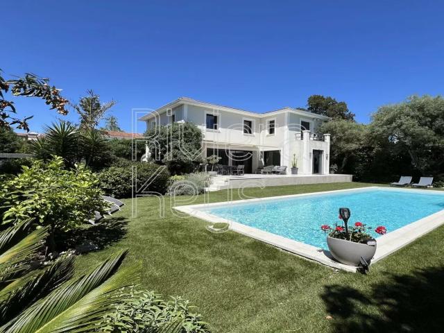 Maison 6 pièces 256 m²