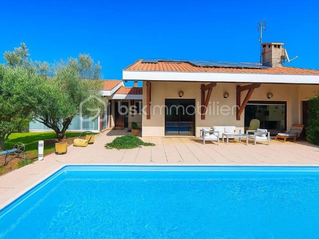 Maison 6 pièces 204 m²