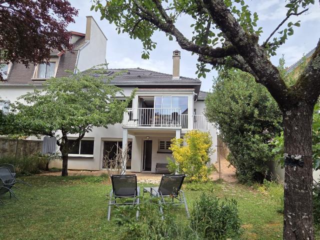 Maison 6 pièces 205 m²