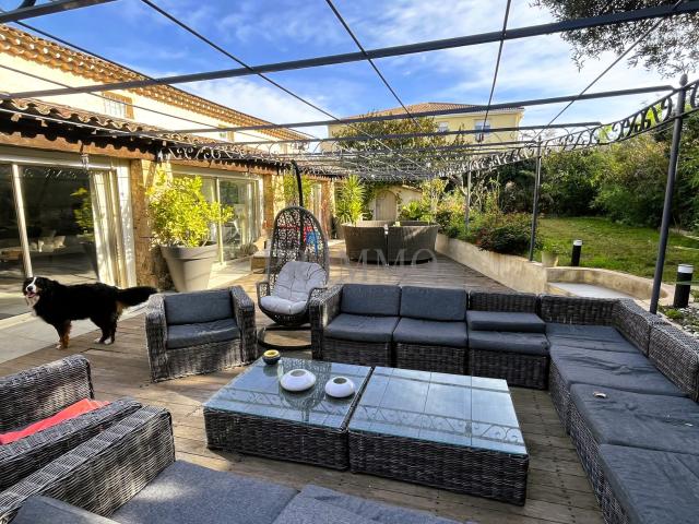 Maison 6 pièces 205 m²