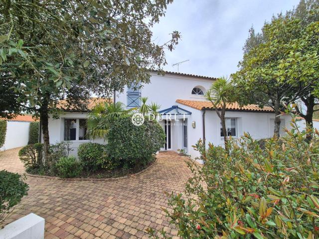 Maison 6 pièces 205 m²