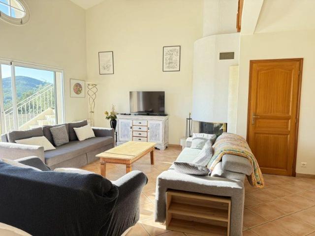 Maison 6 Pièces 205 m²