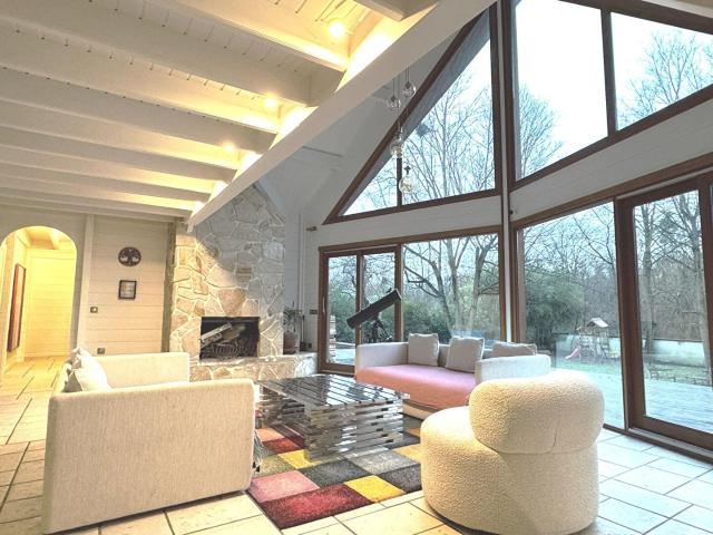 Maison 6 pièces 205 m²
