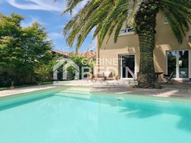 Maison 6 pièces 205 m²