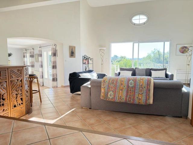 Maison 6 Pièces 205 m²