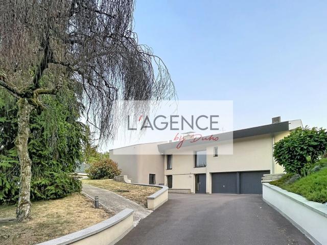 Maison 6 pièces 206 m²