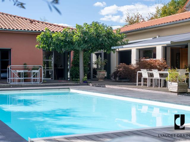 Maison 6 pièces 207 m²