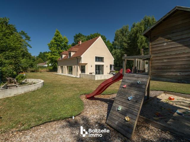 Maison 6 pièces 208 m²