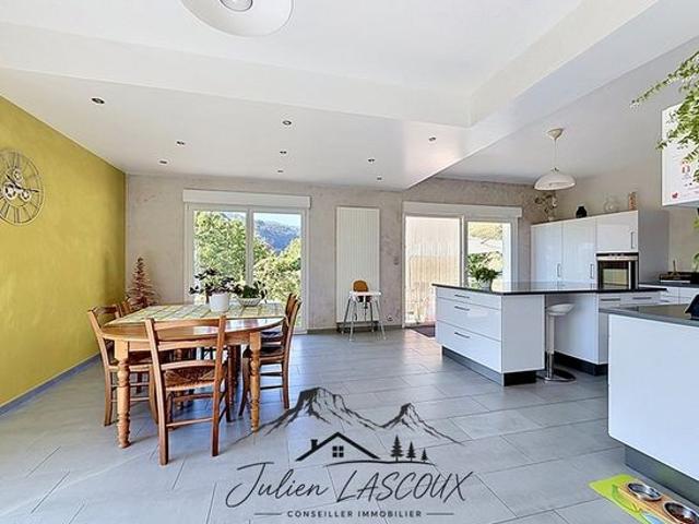 Maison 6 pièces 208 m²