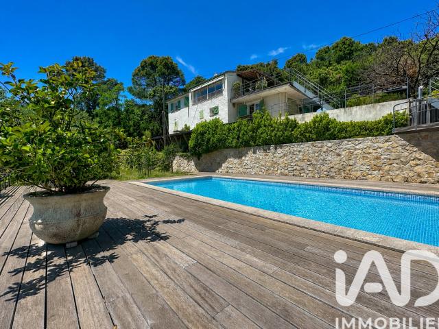 Maison 6 pièces 226 m²