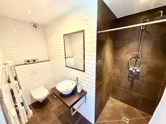Maison 6 pièces, 200 m² à louer à Valbonne 06560