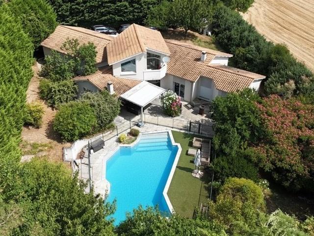 Maison 6 pièces 201 m²