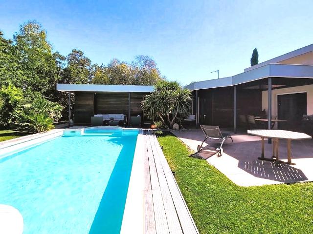 Maison 7 pièces 202 m²