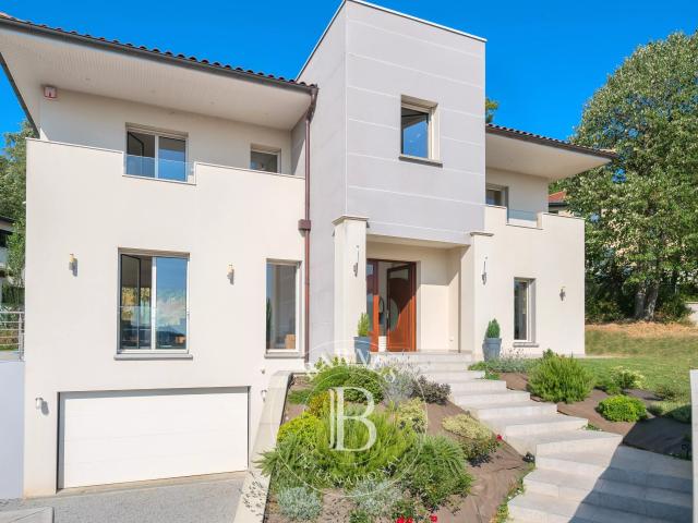 Maison 6 pièces 202 m²