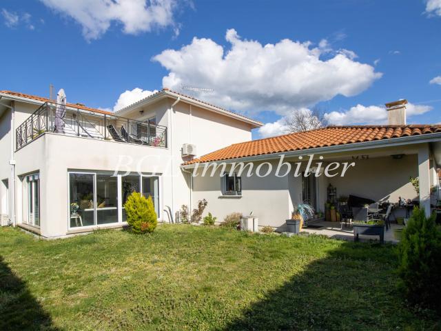 Maison 6 pièces 214 m²