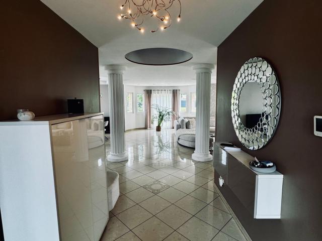 Maison 6 pièces 214 m²