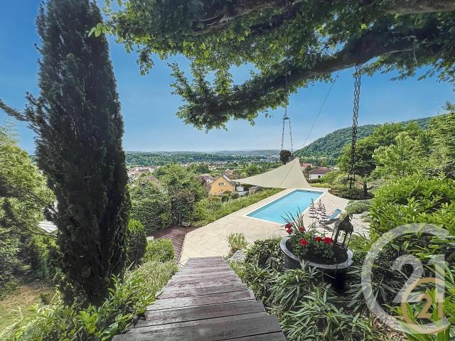Maison 6 pièces 215 m²
