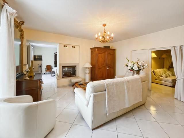 Maison 6 pièces 215 m²