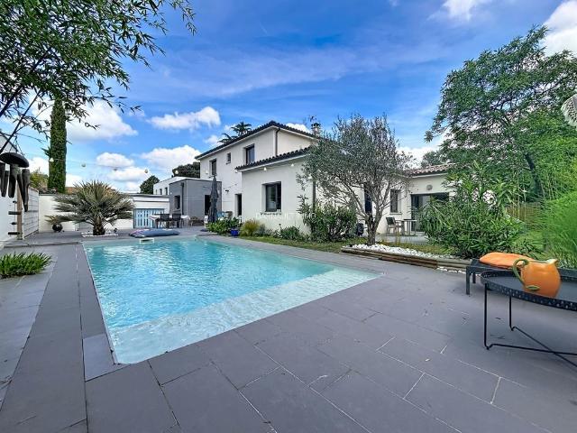 Maison 6 pièces 215 m²