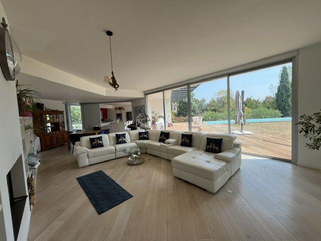 Maison 6 pièces 215 m²