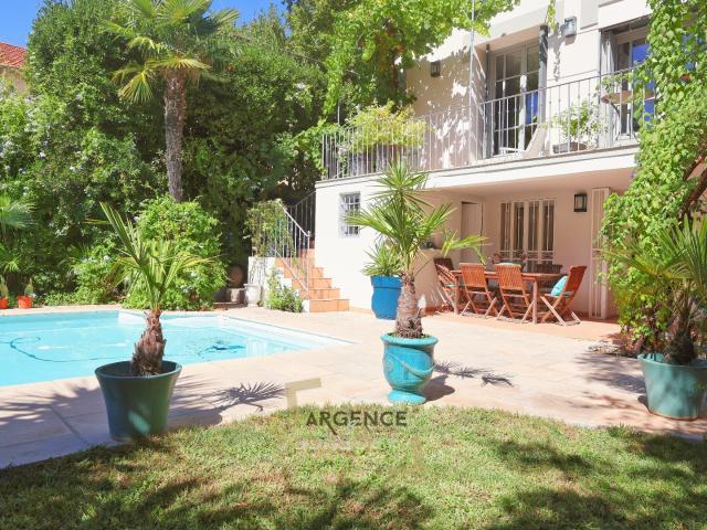 Maison 6 pièces 215 m²